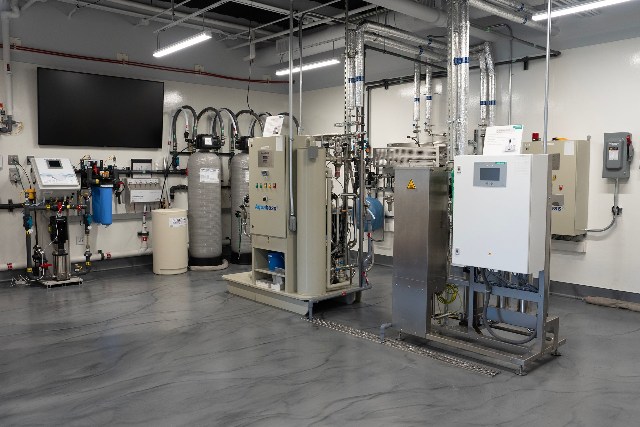 renal-training-center-product-room