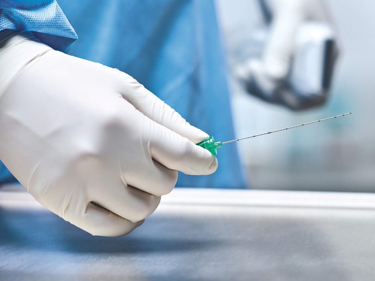 Website 6.0 Intro Image Size - stimuplex-360-nerve-block-needle-in-hand-of-anesthesiologist-intro